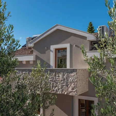 Lucica Guest house 4*