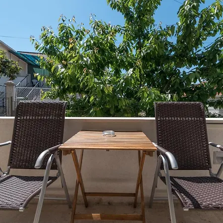 Lucica 4* 트로기르