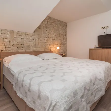 Lucica Trogir