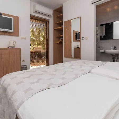 Guest house Lucica Trogir