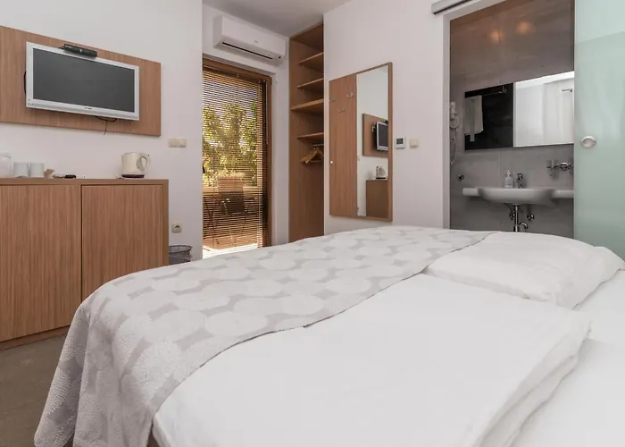 Lucica Penzion Trogir