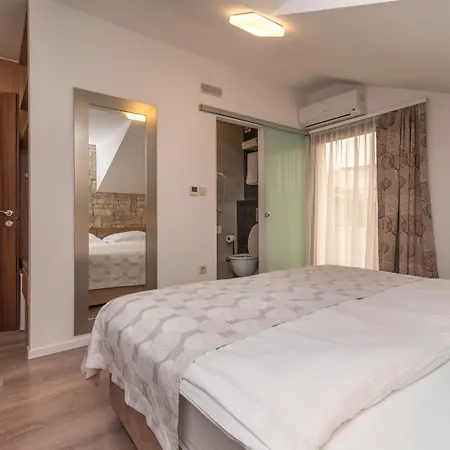 Vendégház Lucica 4*