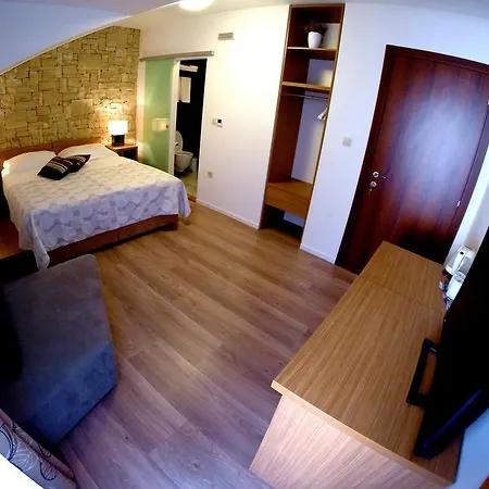 Lucica بيت ضيافة 4*