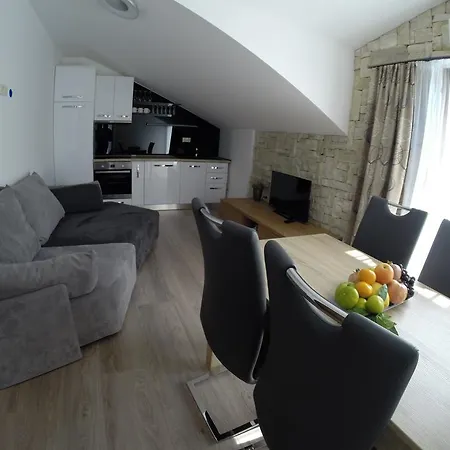 Lucica 4* تروغير