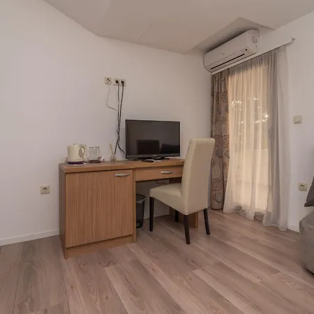 بيت ضيافة Lucica 4*