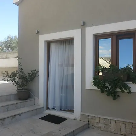 بيت ضيافة Lucica 4*