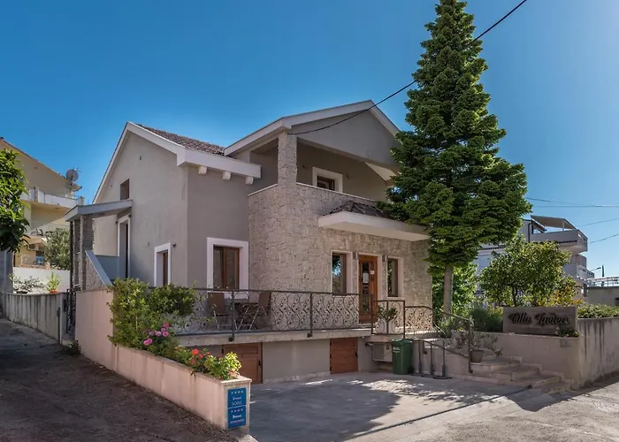 Πανσιόν Lucica 4*