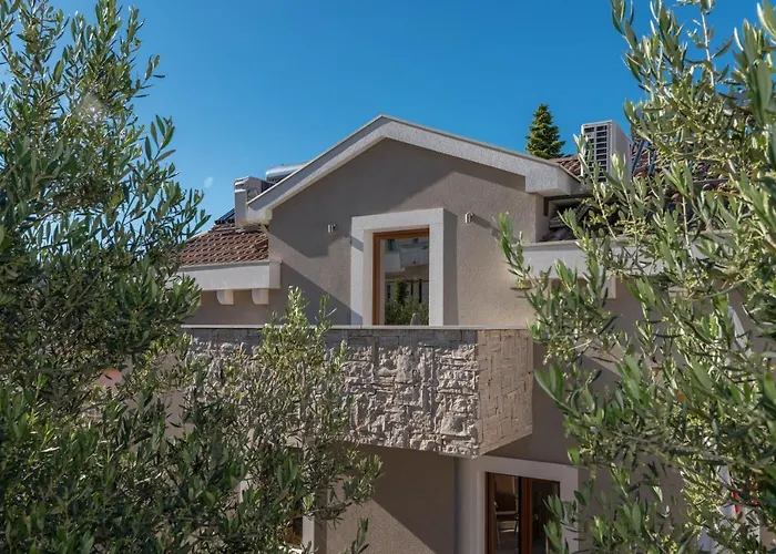 Lucica Πανσιόν 4*