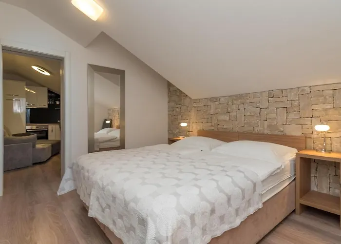 Lucica Πανσιόν