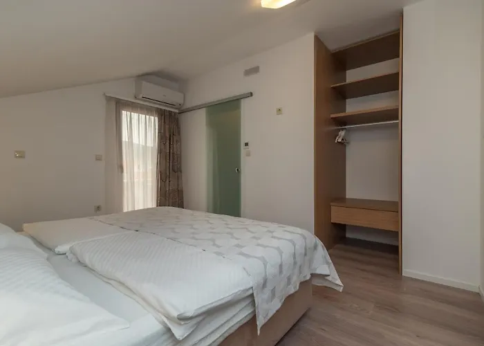 Πανσιόν Lucica