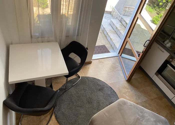 Πανσιόν Lucica