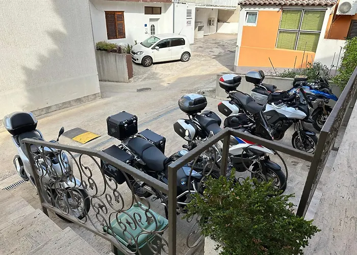 Lucica 4* Τρογκίρ