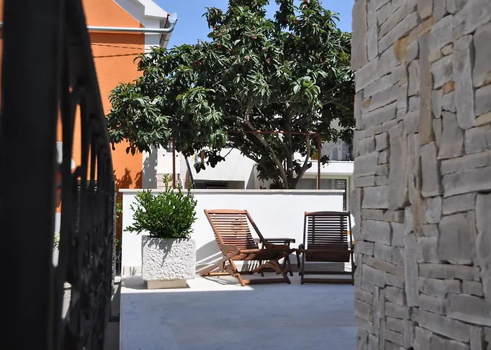 Πανσιόν Lucica