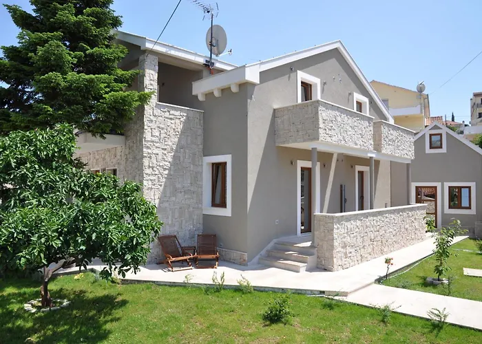 Πανσιόν Lucica 4*