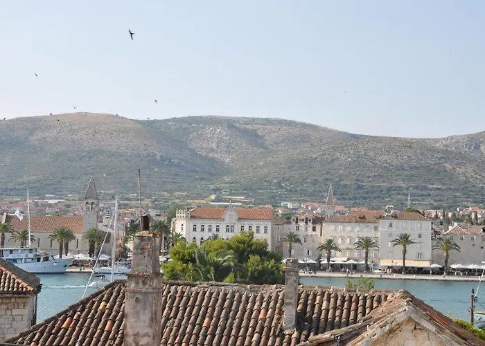 Lucica Πανσιόν 4*