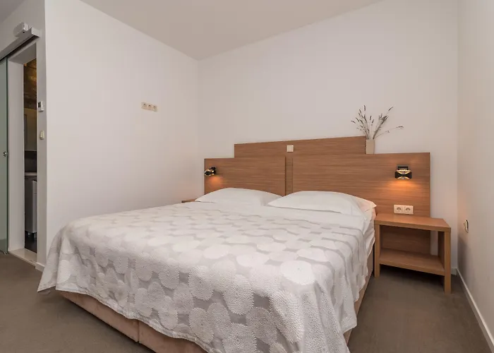 Lucica Πανσιόν 4*