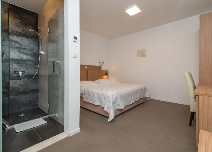 Lucica Πανσιόν