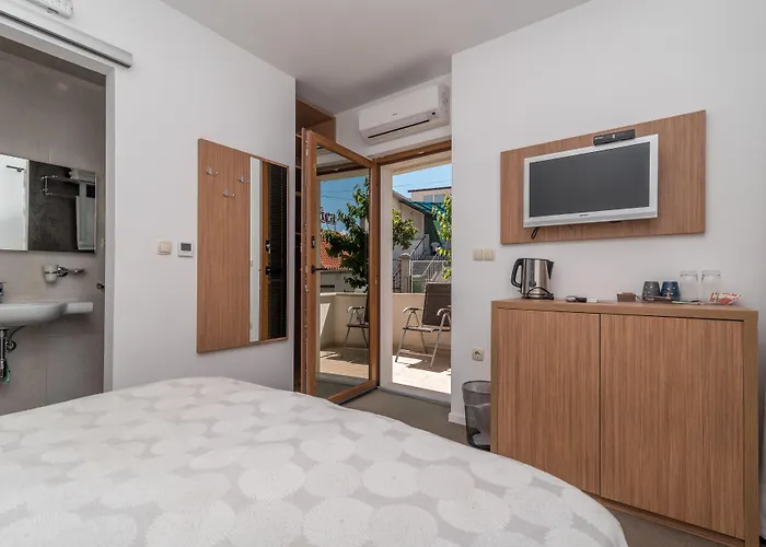 Πανσιόν Lucica