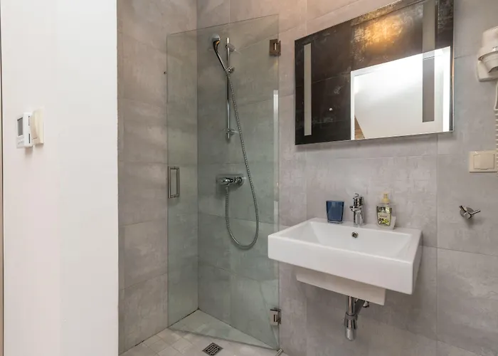 Lucica Πανσιόν 4*