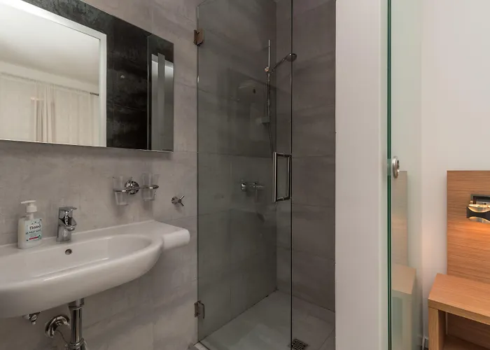 Lucica Τρογκίρ