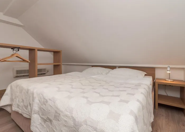 Lucica Πανσιόν